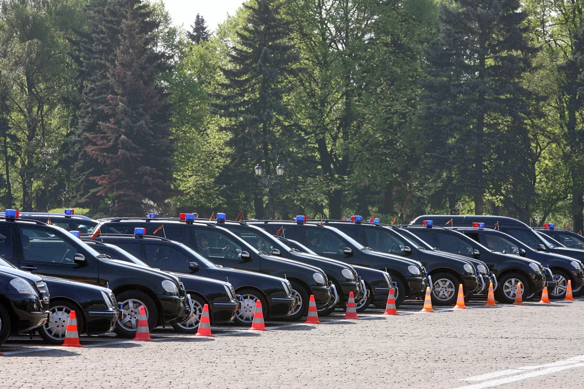 Автомобили правительственных кортежей, Москва, 9 мая 2010 года. Фото: Дмитрий Духанин / Коммерсантъ / Sipa USA / Vida Press