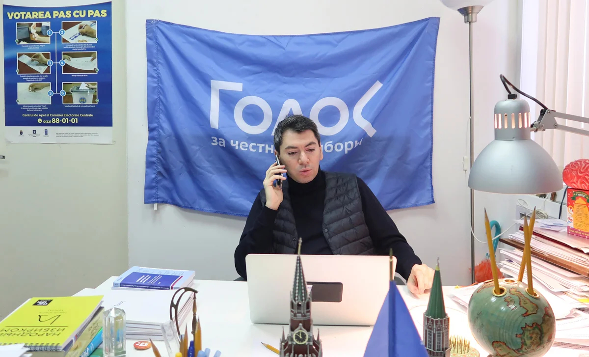 Григорий Мелконьянц в офисе движения «Голос» в Москве, 13 марта 2018 года. Фото: Andrew Osborn / Reuters / Scanpix / LETA