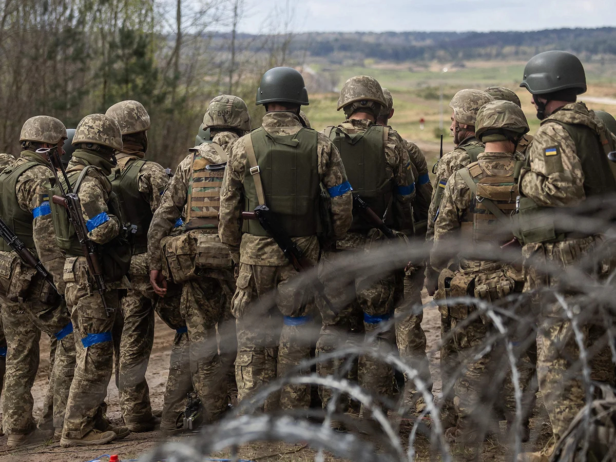 Украинские солдаты во время совместных учений с французскими военнослужащими, Польша, 4 апреля 2024 года. Фото: Wojtek Radwanski / AFP / Scanpix / LETA