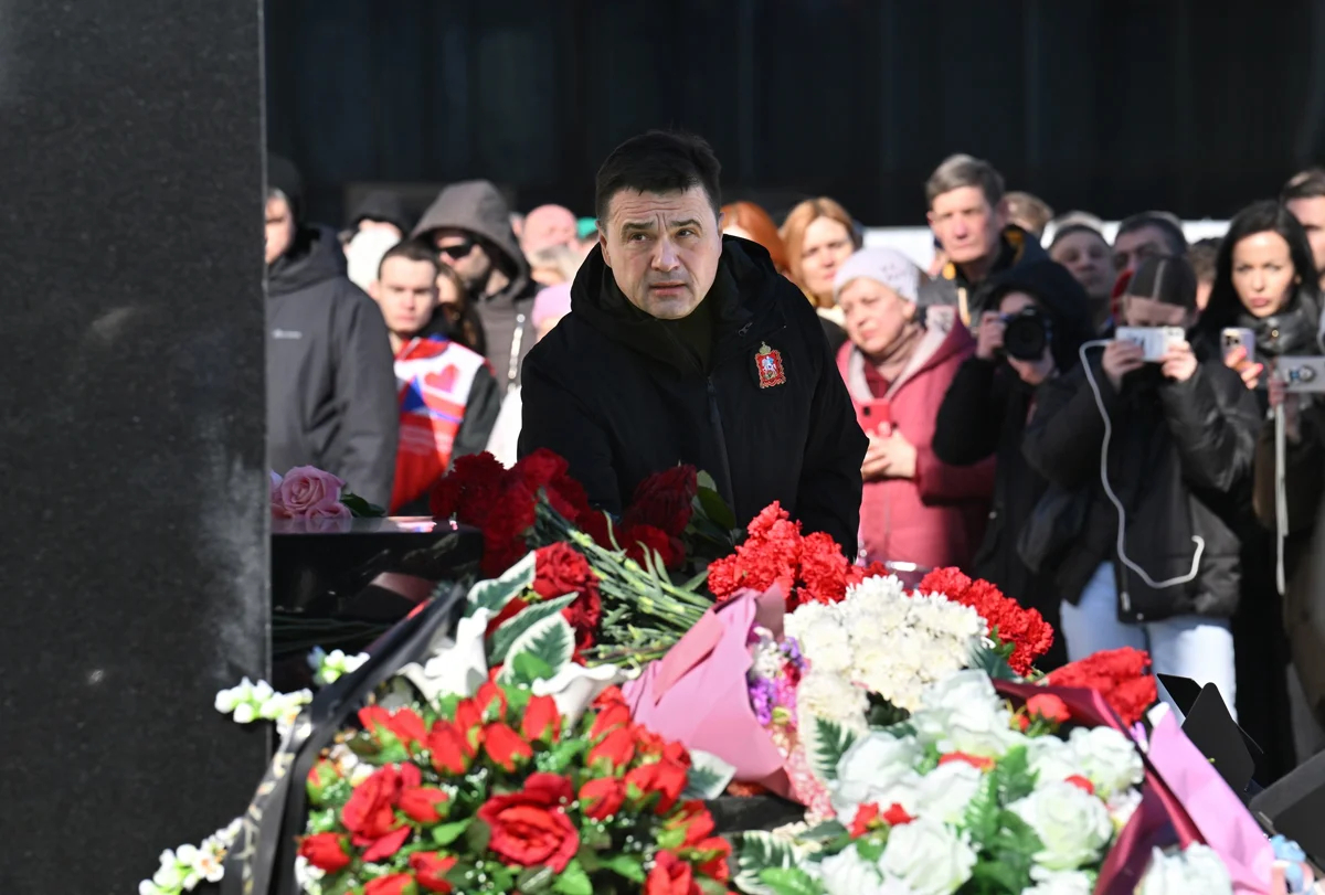 Андрей Воробьев на открытии мемориала в память о жертвах теракта в «Крокусе», Красногорск, Московская область, 22 марта 2025 года. Фото: Дмитрий Лебедев / Коммерсантъ / Sipa USA / Vida Press