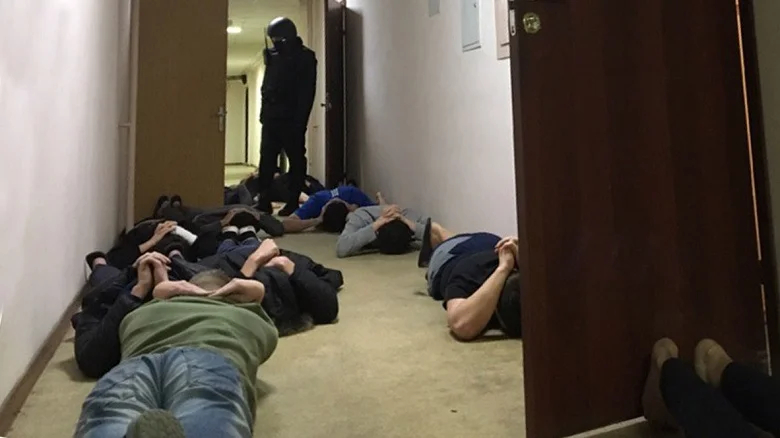 Обыски и массовые задержания студентов в общежитии РГГРУ, 2018 год. Фото: скрин видео