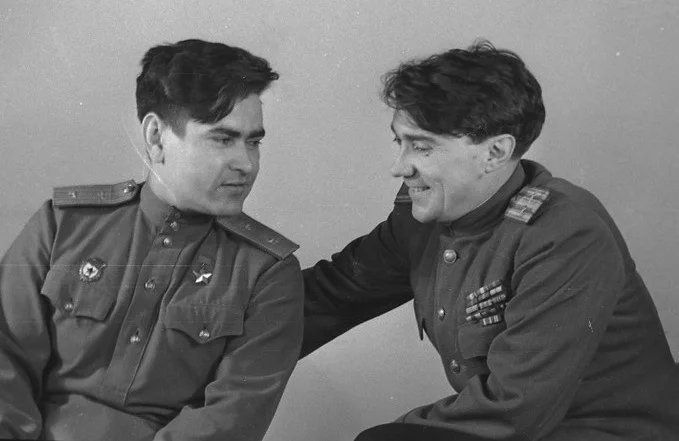 Алексей Маресьев и писатель Борис Полевой, 1947 год. Фото: Kursant504 / Wikimedia