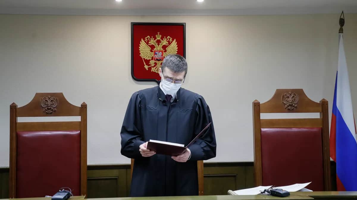 Russian judge Oleg Nefedov announces the decision to declare the international LGBT movement as extremist in Russia. Photo: EPA-EFE/YURI KOCHETKOV