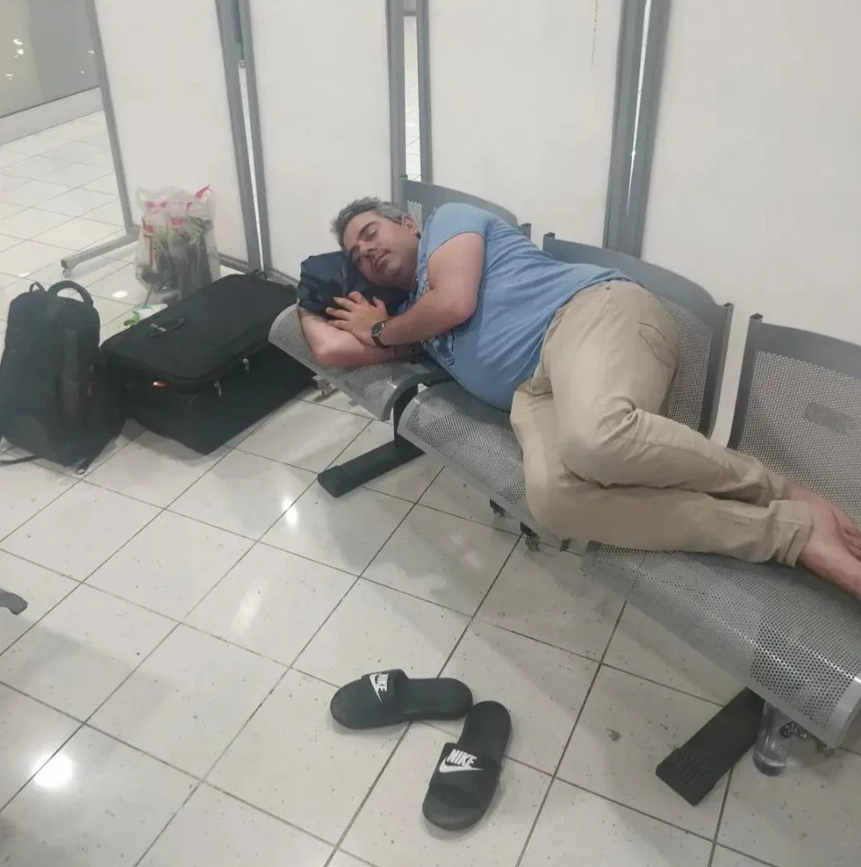 Петр Никитин в аэропорту Николы Теслы в Белграде. Фото: Telegram
