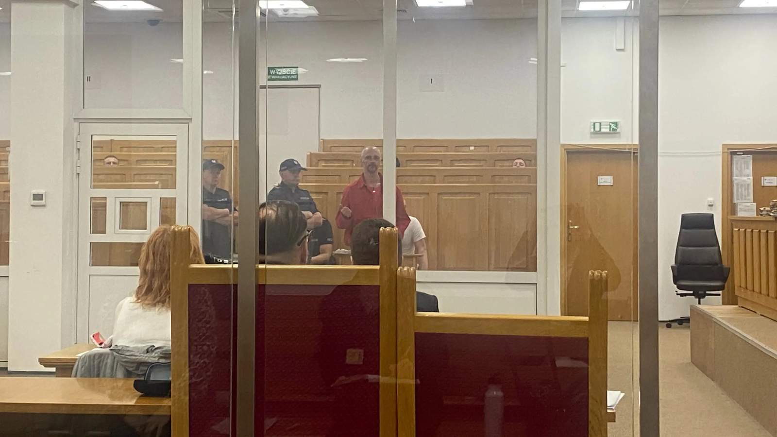 Обвиняемый Александр Безрукавый в Окружном суде Варшавы. Фото: «Новая газета Европа»