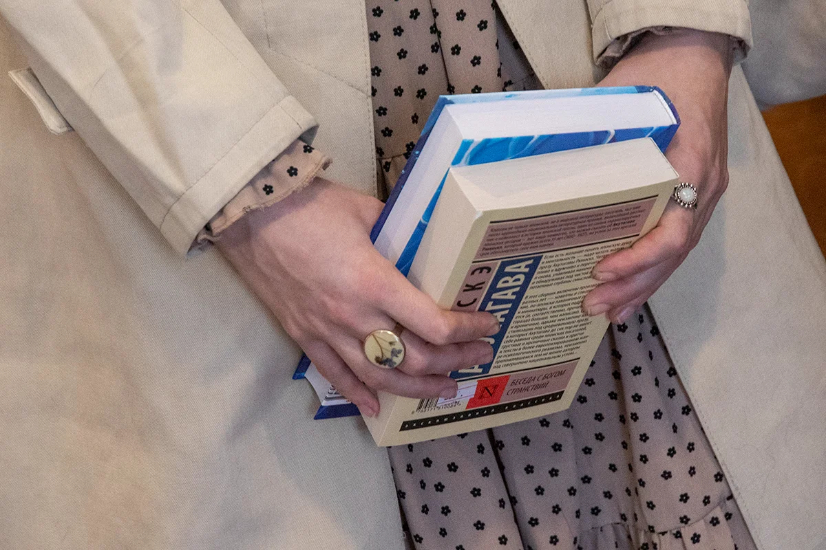 Покупательница в книжном магазине. Фото: «Новая газета Европа»