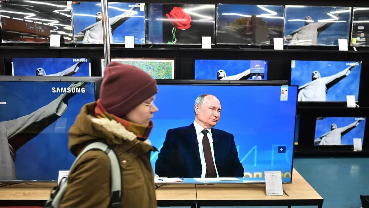 Владимир Путин на экранах телевизоров в магазине бытовой техники, Новосибирск, 14 декабря 2023 года. Фото: Влад Некрасов / Коммерсантъ / Sipa USA / Vida Press