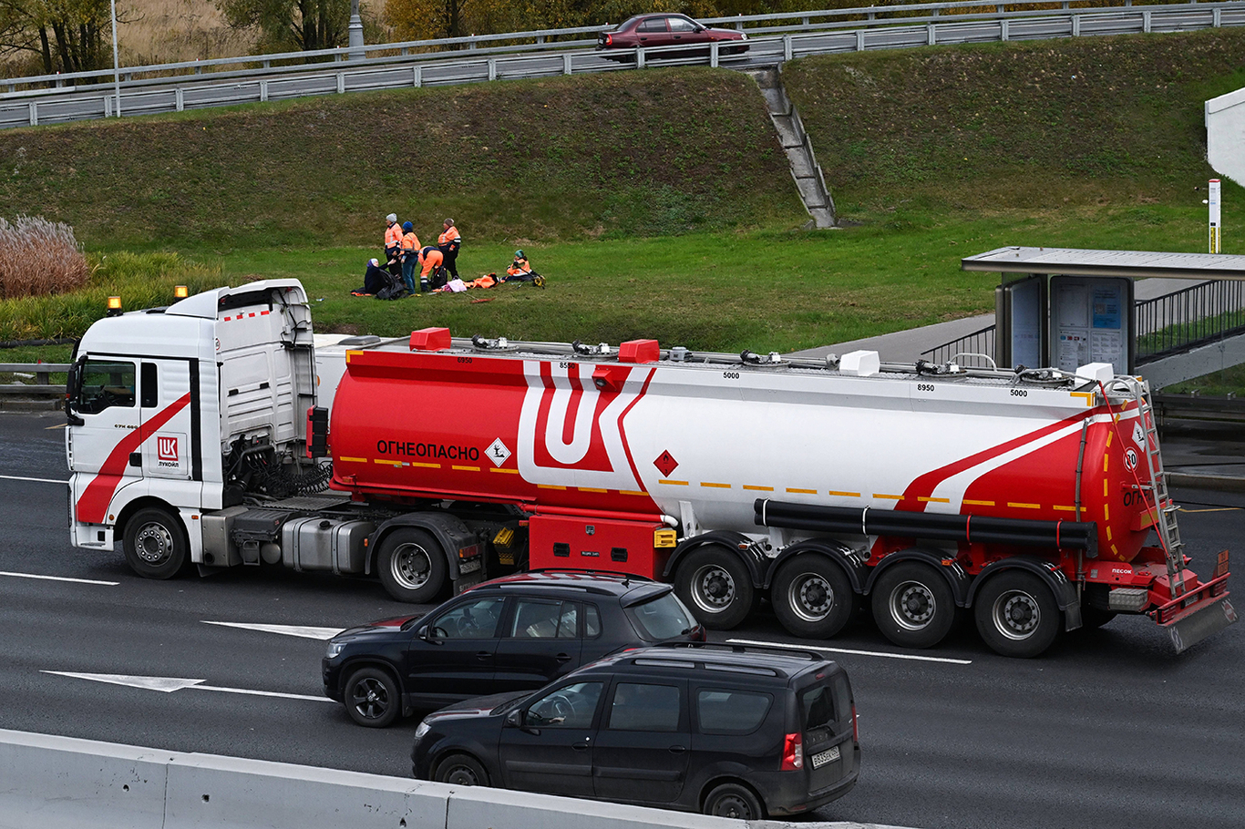 A fuel tanker on a highway in Moscow, Russia, 9 October 2026. Photo: Ilya Pitalev / IMAGO / SNA / Scanpix / LETA