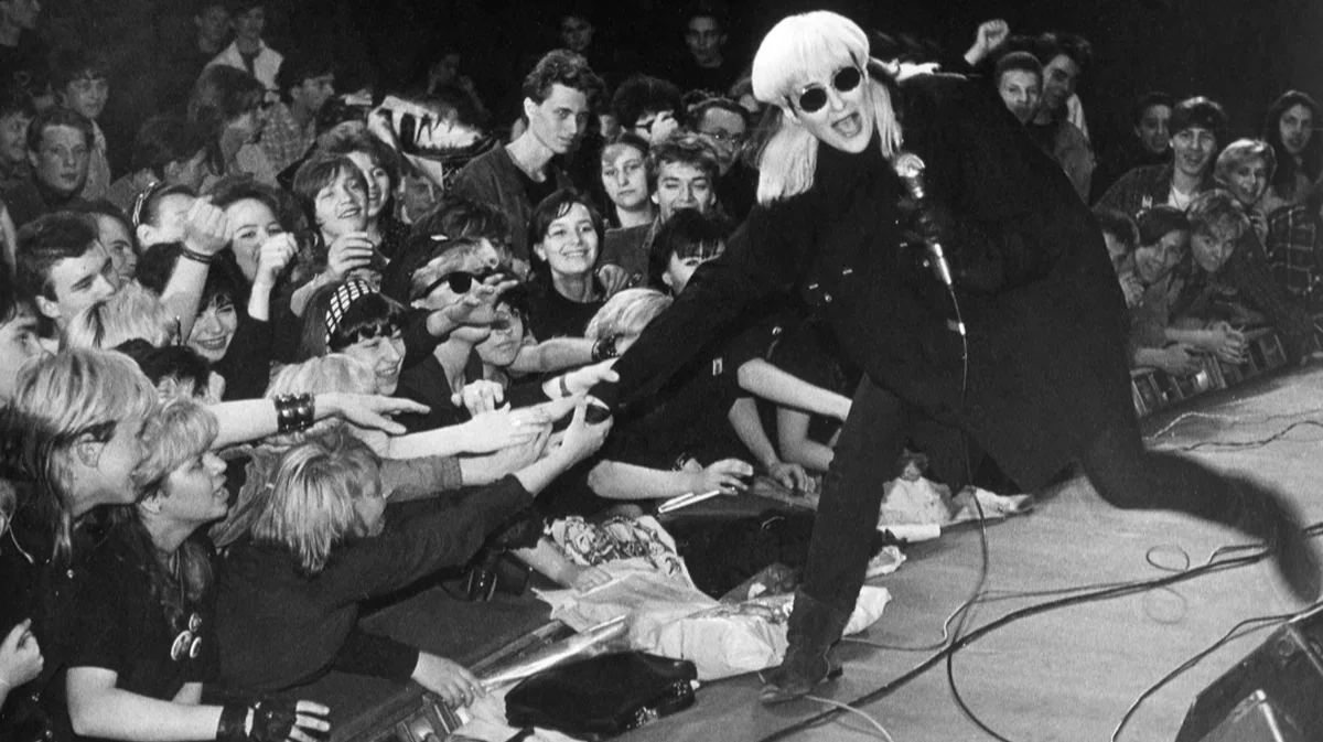 Stingray performs in Moscow, 1991. Photo: Joanna Stingray