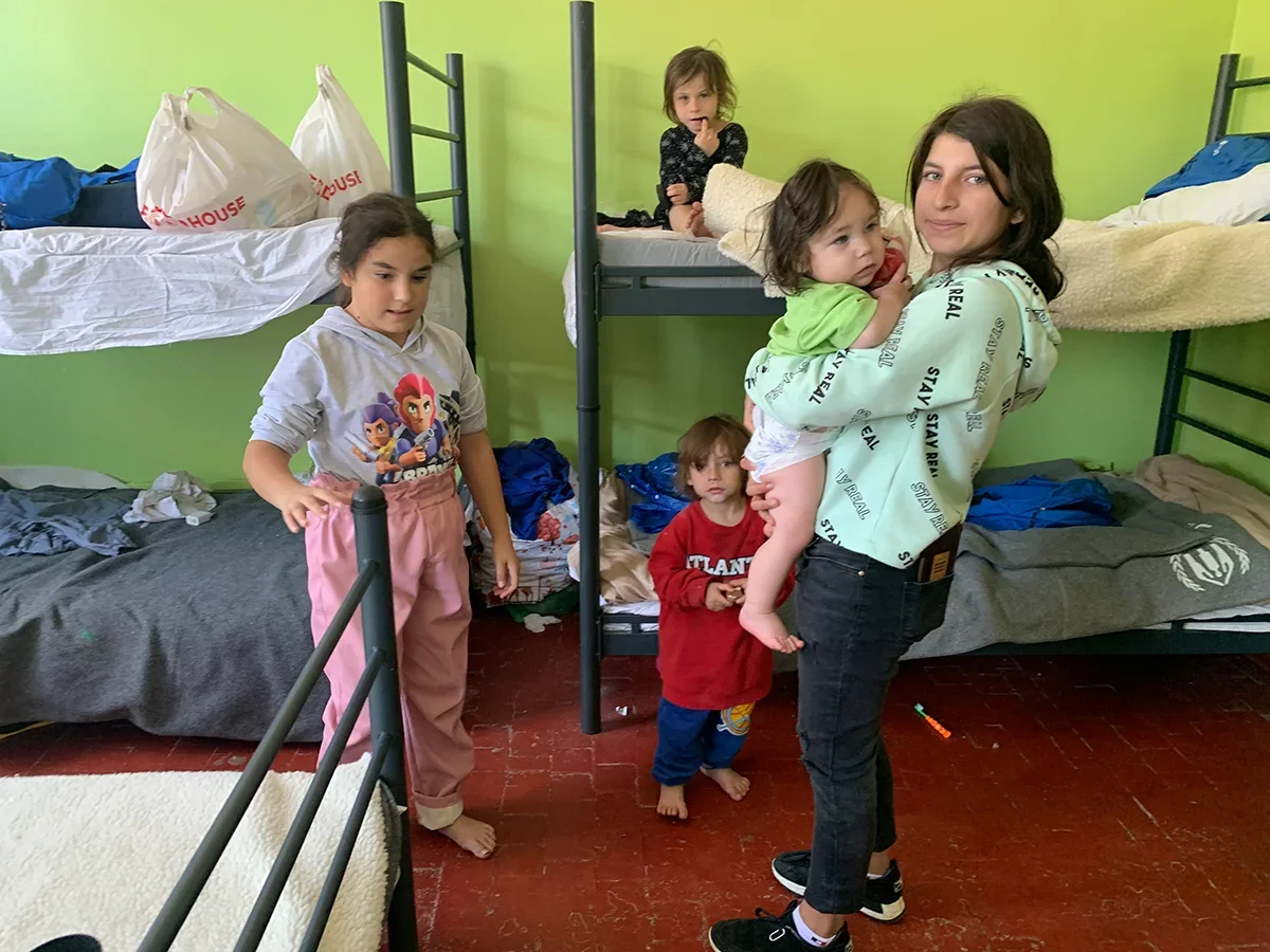 Ryta Husakova’s children in a shelter after evacuating from Bilopillya. Photo: Olga Musafirova