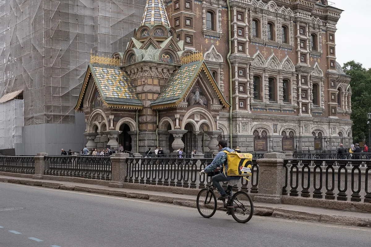 Courier service in St. Petersburg.