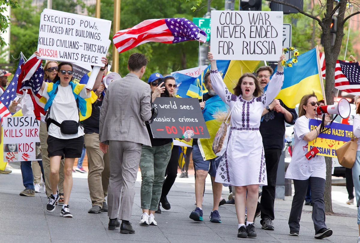 Противники акции «Бессмертный полк» в Вашингтоне, США, 3 мая 2025 года. Фото: Amid Farahi / AFP / Scanpix / LETA