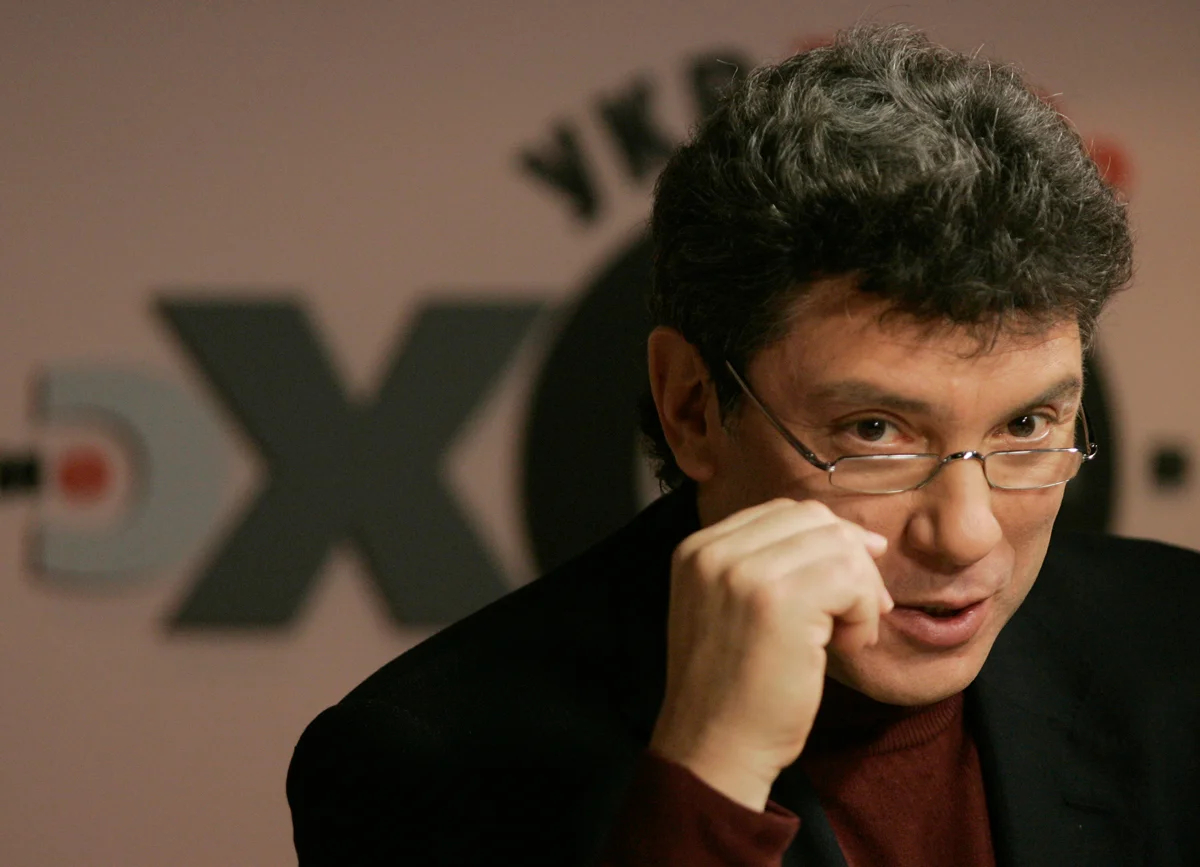 Борис Немцов дает интервью на радиостанции «Эхо Москвы», Москва, 26 декабря 2007 года. Фото: Денис Синяков / Reuters / Scanpix / LETA