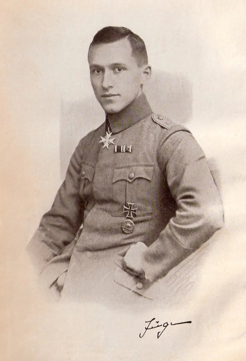 Эрнст Юнгер в униформе после Первой мировой войны с орденом Pour le Mérite. Фото: Wikimedia Commons
