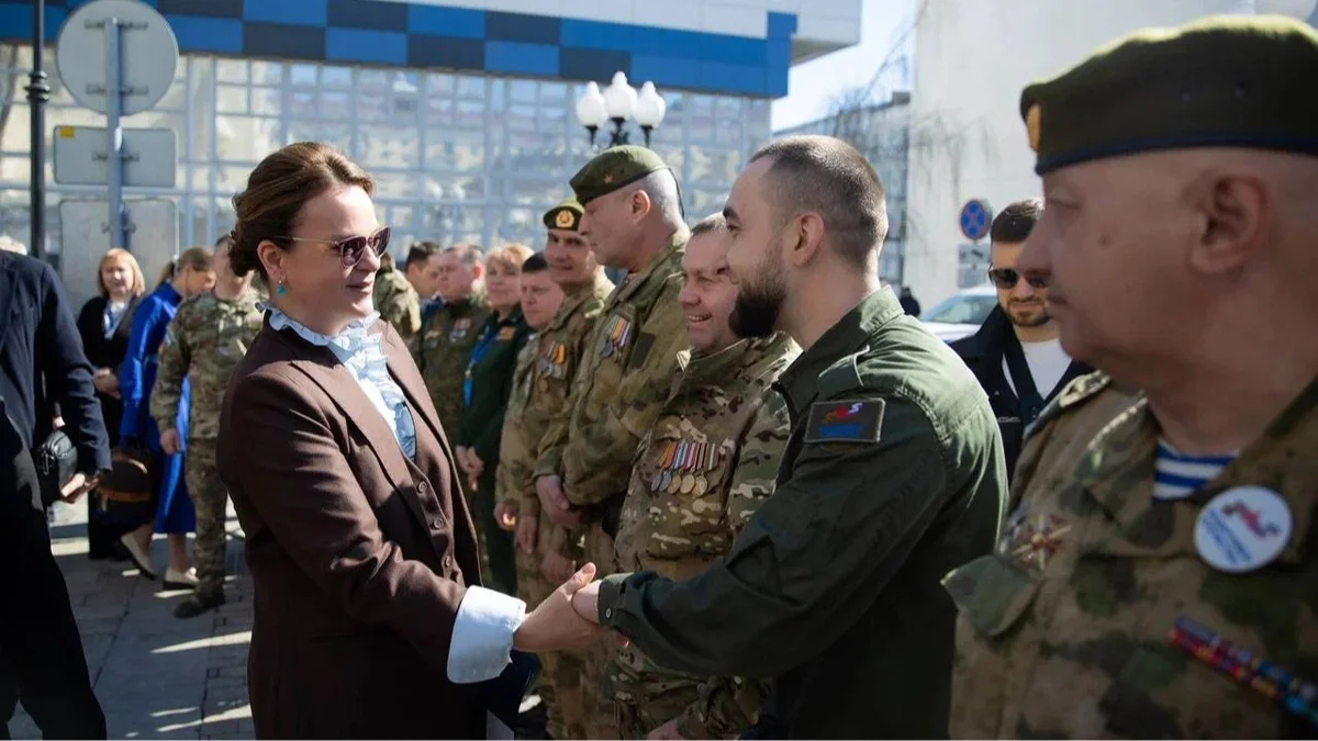 «Ветераны сидят, а им в уши льется золотой дождь»