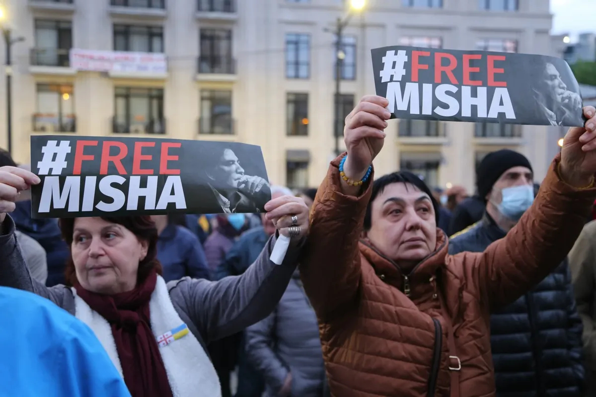 Уличная акция с требованием освобождения Саакашвили, 5 мая 2022 года. Фото: Davit Kachkachishvili / Anadolu Agency / Getty Images