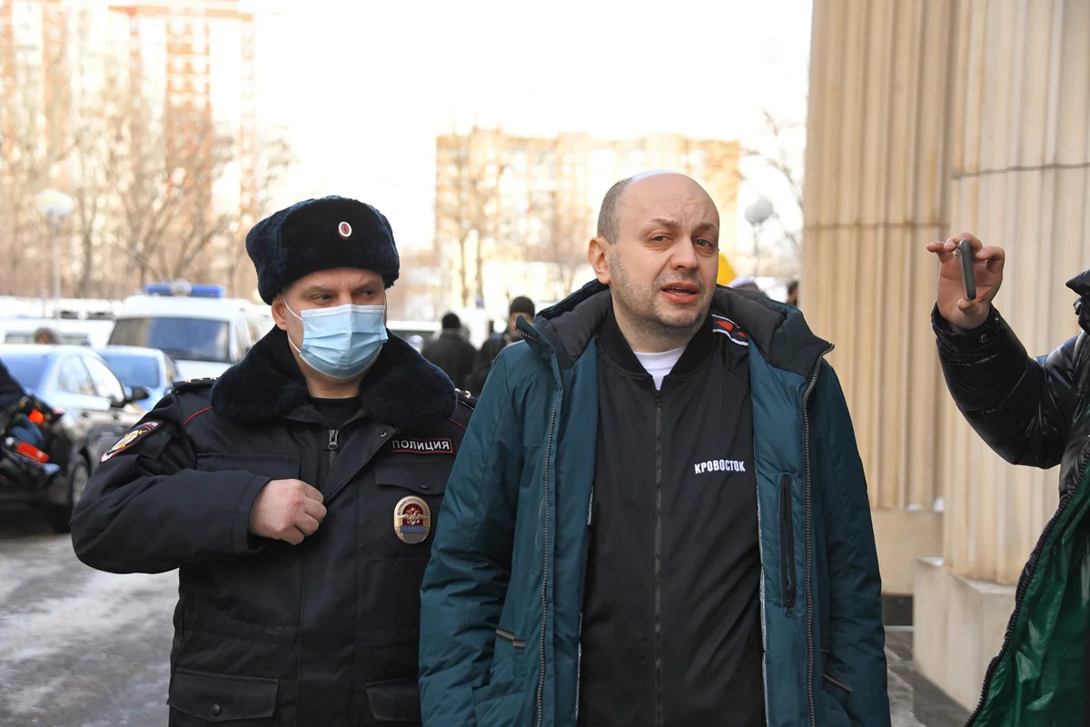 Сергей Смирнов у Мосгорсуда, 8 февраля 2021 года. Фото: Александр Казаков / Коммерсантъ / Sipa USA / Vida Press