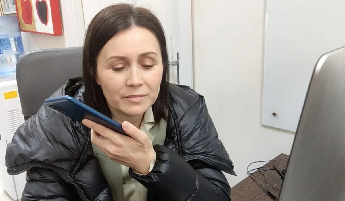 Журналистка ZdG Наталья Захареску получила звонок с номера блока «Победа» и приглашение на обучение о социальных сетях через четыре дня после президентских выборов 2024 года. Фото: Ziarul de Gardă