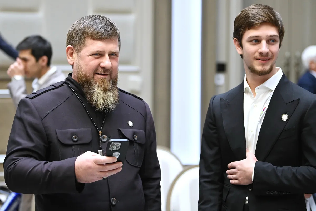 Ramzan Kadyrov (L) and his second eldest son Zelimkhan at the Kuksaroy Presidential Palace in Tashkent, Uzbekistan, 27 May 2024. Photo: EPA / Sergery Bobylev / SPUTNIK / Kremlin Pool