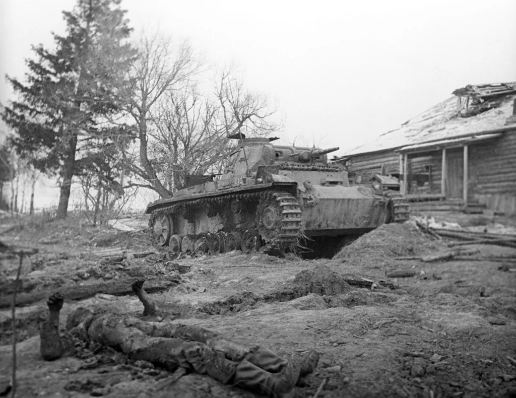 Разгромленная гитлеровская танковая часть у деревни Скирманово, 1941 год. Фото: Alexander Kapustyanskiy / RIA Novosti archive / CC-BY-SA 3.0