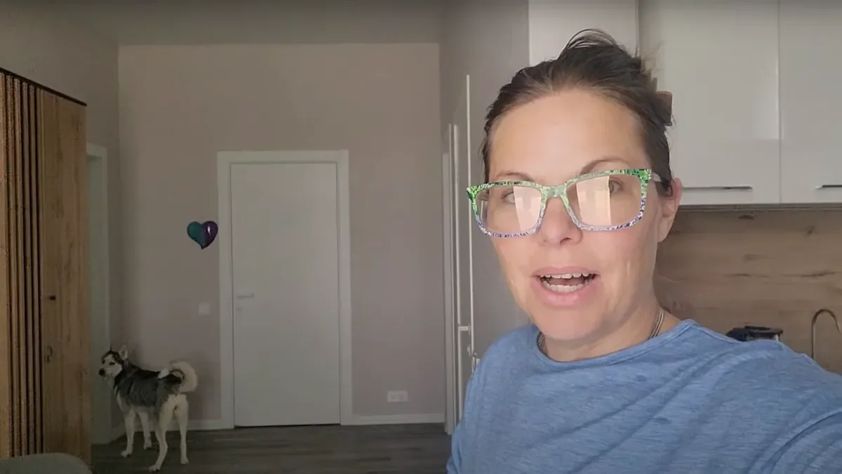 DeAnna Huffman at home in Istra. Source: YouTube / Huffman Time