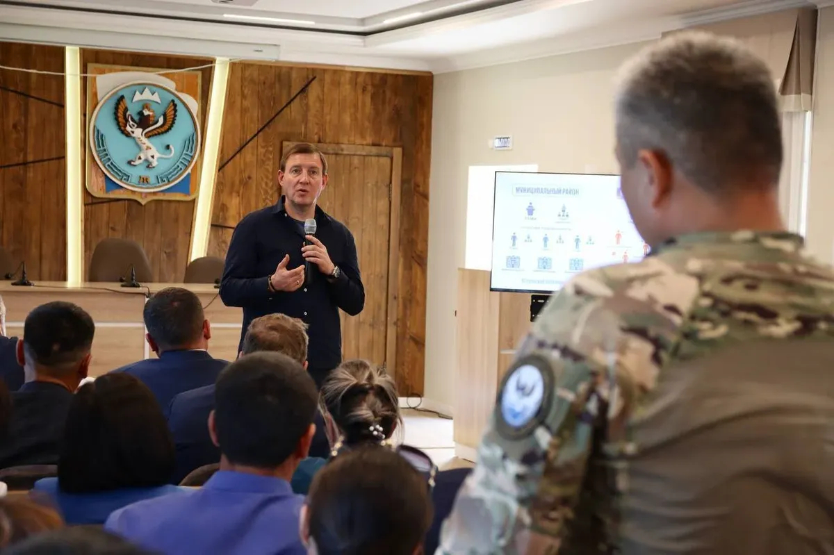 Андрей Турчак на встрече по муниципальной реформе в Шебалино, республика Алтай, 5 июня 2025 года. Фото: Андрей Турчак / Telegram