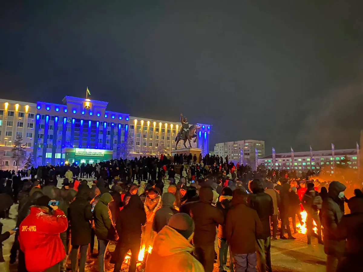 Протестующие на центральной площади Актобе, 4 января 2022. Фото: соцсети