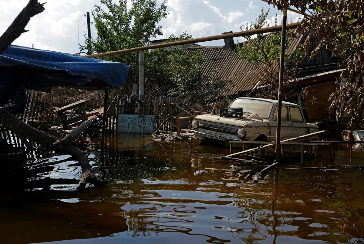A flooded yard in Hola Prystan, Kherson region, Ukraine, 16 June 2023. Photo: Alexander Yermochenko / Reuters / Scanpix / LETA