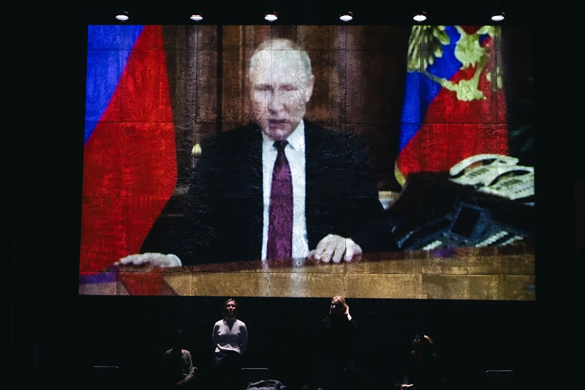 Пьеса «Восход богов» в Русском театре, 22 мая 2025 года. Фото: Kiur Kaasik / Delfi Meedia / Scanpix / LETA