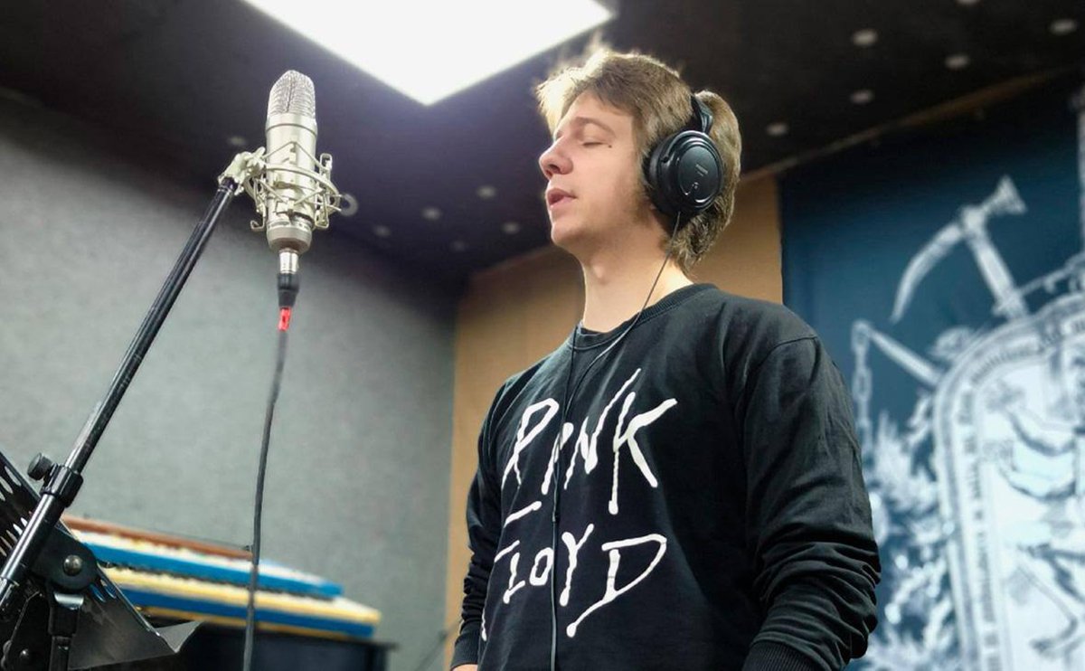 Вокалист группы Silver Machine Алексей Сидоров. Фото: Telegram / Astra