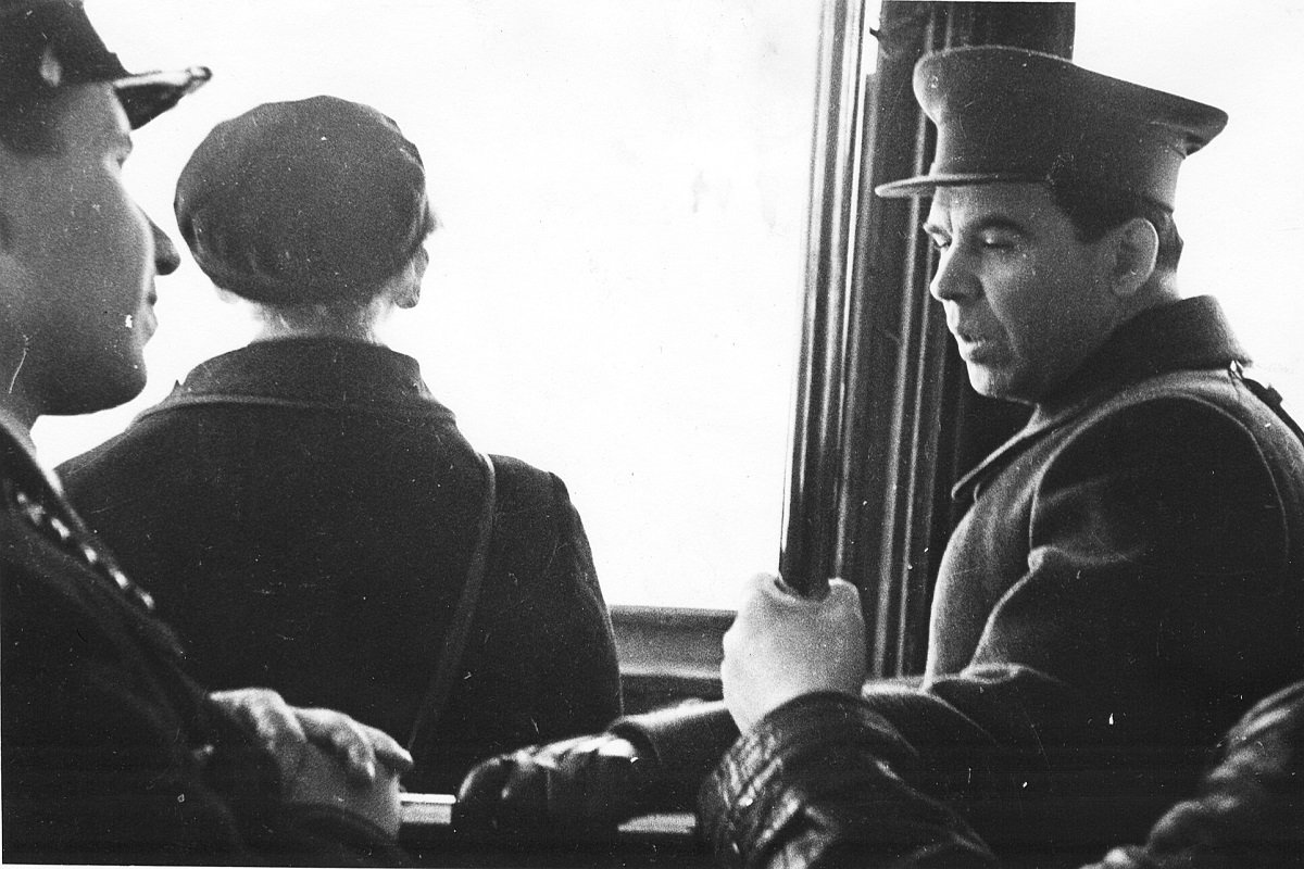 Фото: Петр Попков (справа). 15 апреля 1942 г., Ленинград. Фото: ЦГАКФФД СПб