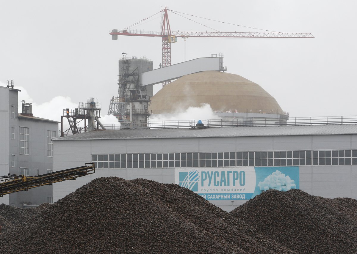 Сахарная свекла на Знаменском сахарном заводе, принадлежащем «Русагро» в Тамбовской области, 13 октября 2017 года. Фото: Сергей Карпухин / Reuters / Scanpix / LETA