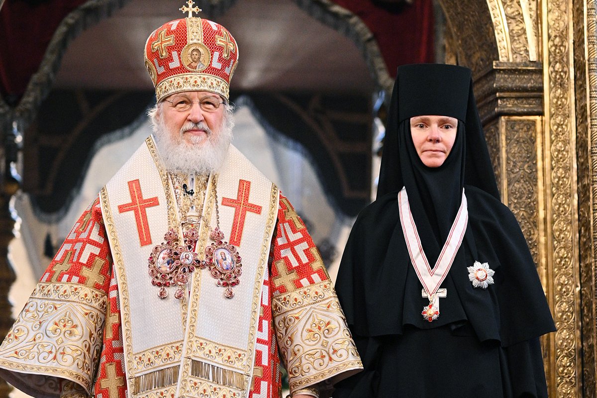 Патриарх Кирилл и игуменья Ксения в Успенском соборе Московского Кремля, 3 мая 2021 года. Фото: Олег Варов / Пресс-служба Патриарха Московского и всея Руси