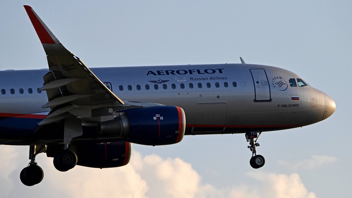 Самолёт авиакомпании «Аэрофлот» приземляется в аэропорту Красноярска, 7 августа 2023 года. Фото: Илья Наймушин / Sputnik / Scanpix / LETA