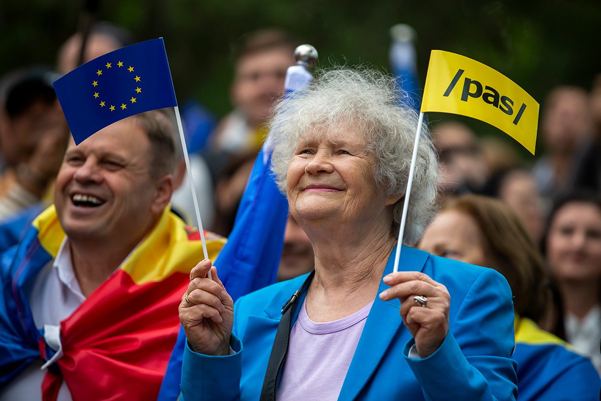Сторонники партии PAS на марше по случаю предстоящих парламентских выборов, Кишинев, Молдова, 26 сентября 2025 года. Фото: Dumitru Doru / EPA