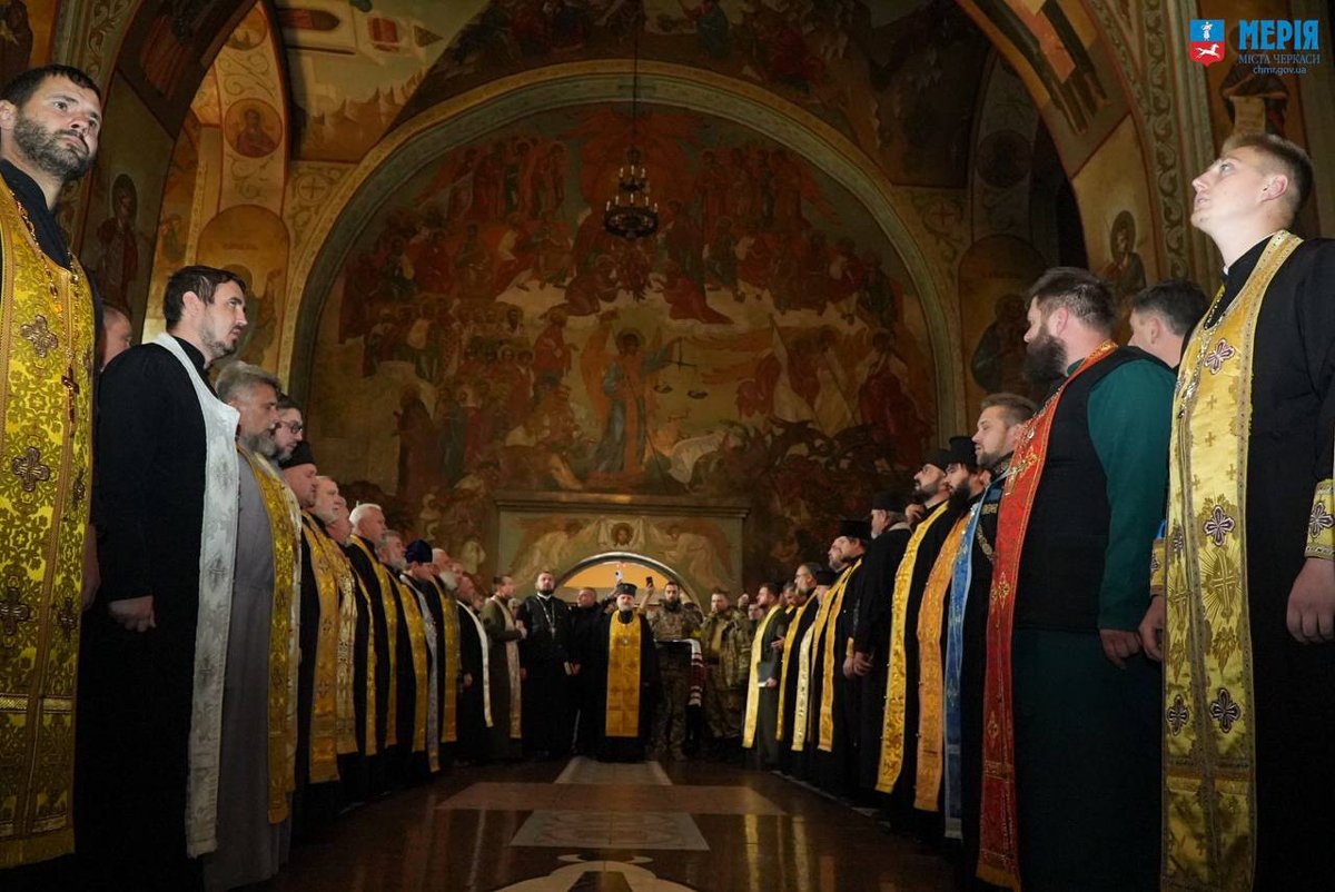 Священники ПЦУ в Михайловском кафедральном соборе. Фото: Анатолий Бондаренко / Facebook