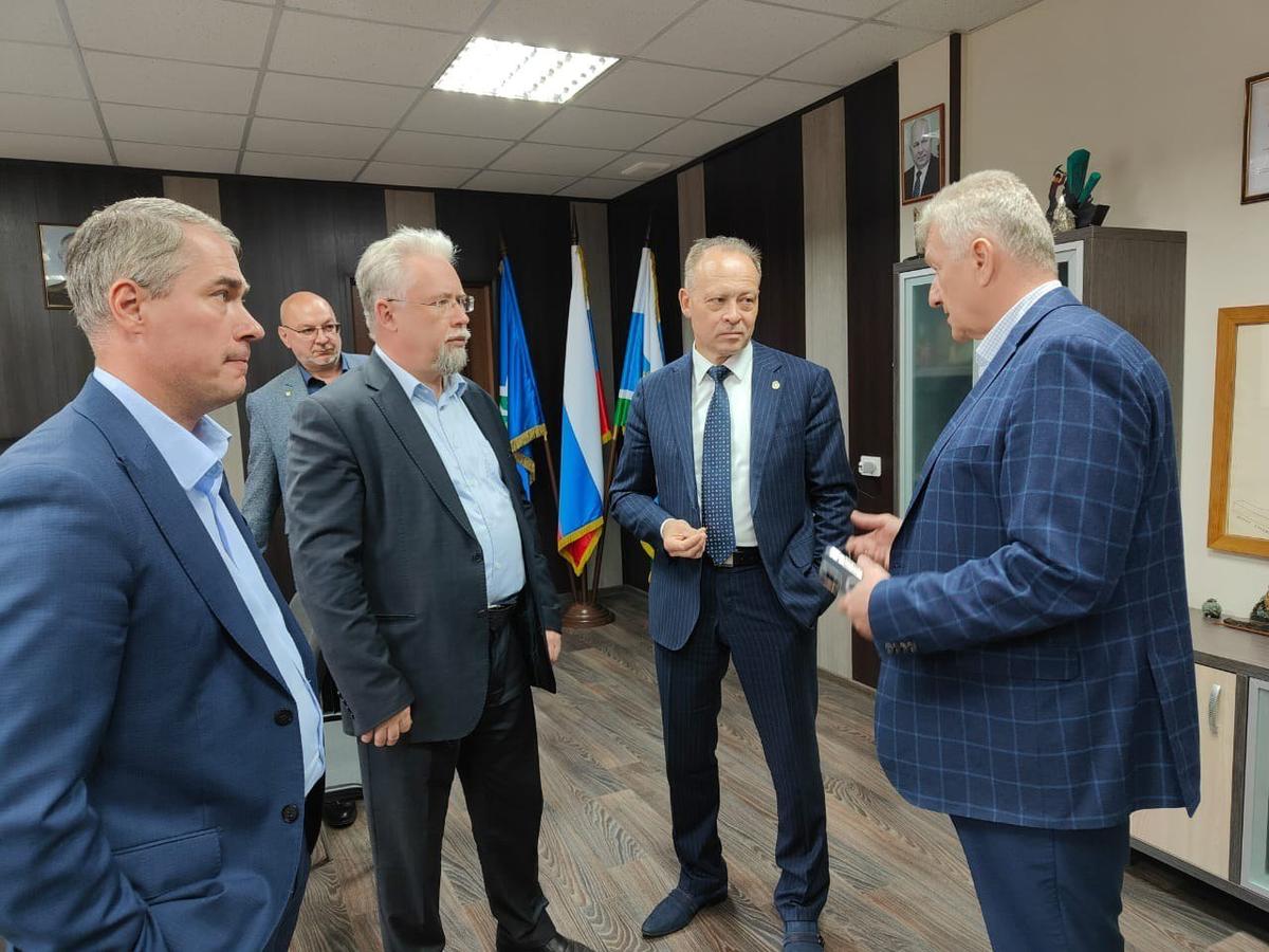 Сергей Пересторонин (второй справа). Фото: Telegram