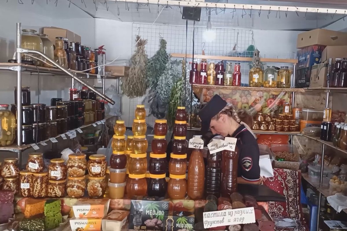 Рейд полиции на Казачьем рынке. Фото: Ирина Волк / Telegram