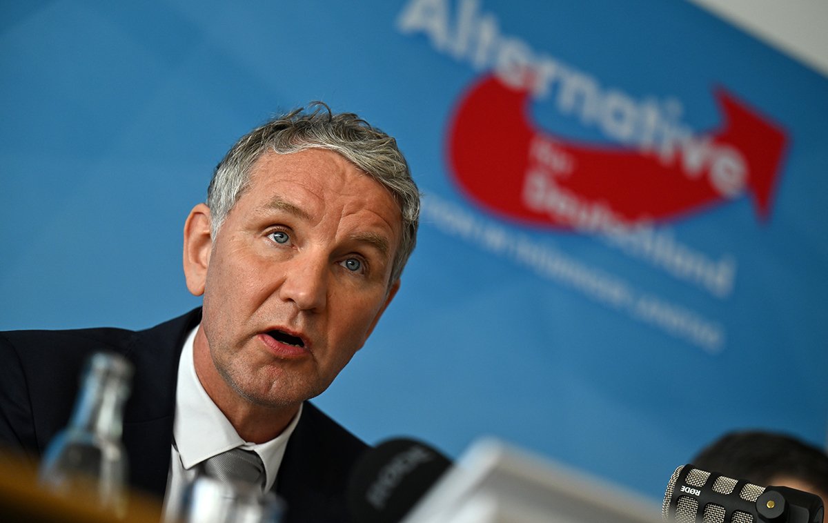 Бьёрн Хёкке во время пресс-конференции в парламенте земли Тюрингия, Германия, 2 апреля 2025 года. Фото: Martin Schutt / dpa / Scanpix / LETA