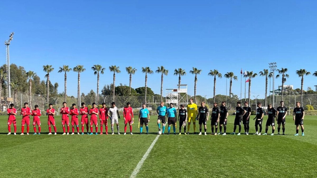 Футболисты «Тюмени» и сборная КНДР. Фото: ФК «Тюмень»