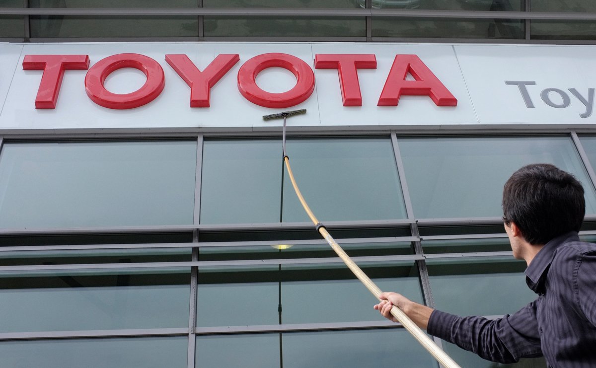 Автосалон Toyota в Тбилиси, 10 октября 2012 года. Фото: David Mdzinarishvili / Reuters / Scanpix / LETA