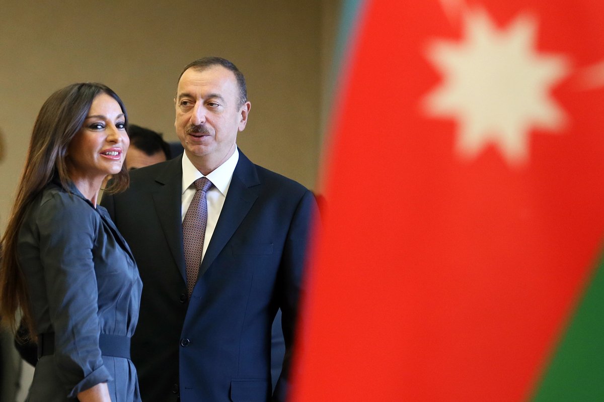 Ильхам Алиев с супругой Мехрибан Алиевой, Баку, Азербайджан, 9 октября 2013 года. Фото: Сергей Ильницкий / EPA