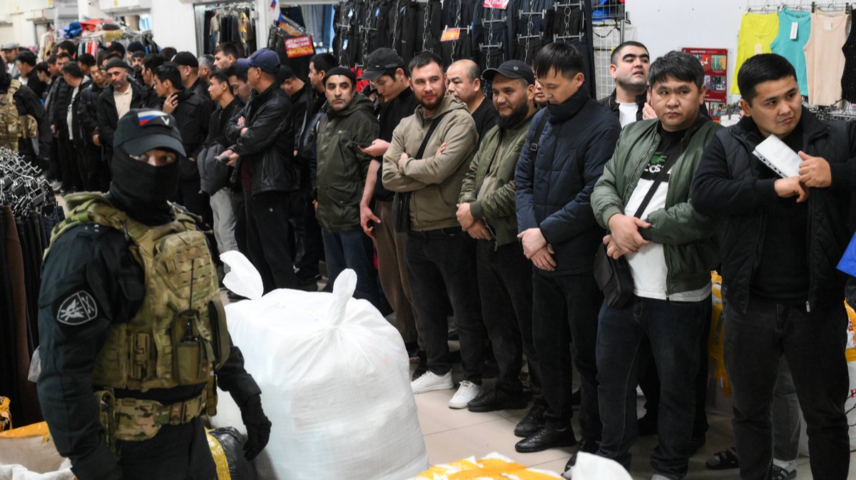 Путин поручил создать новую структуру для контроля мигрантов