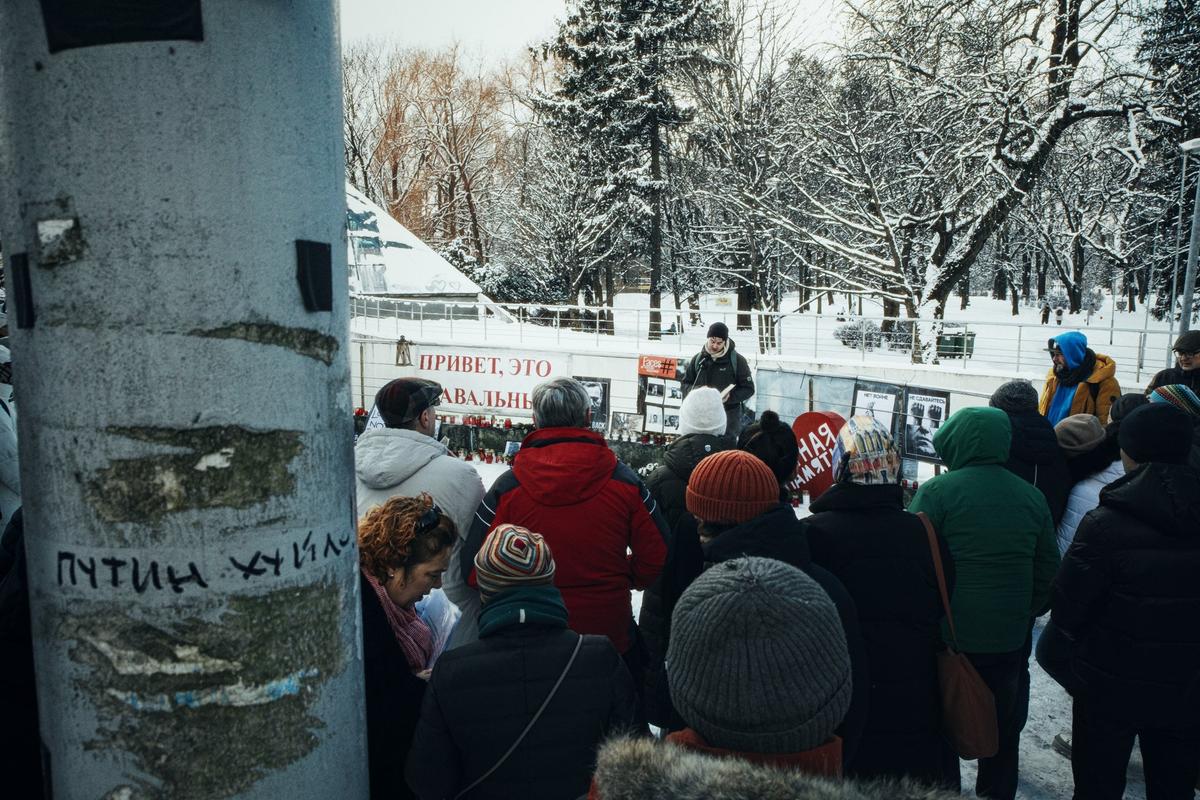 Акция в память об Алексее Навальном в Риге, Латвия, 16 февраля 2025 года. Фото: Влад Докшин / «Новая газета Европа»
