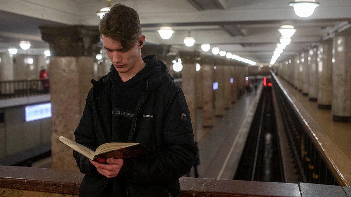Можно ли держать дома «запрещенную» литературу и читать ее в метро?