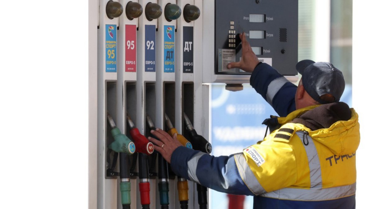 «В канистры заливать запретили»