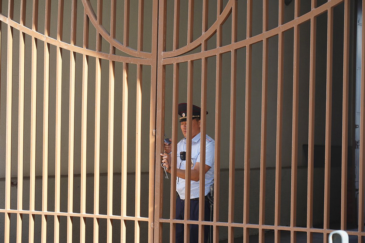 Ворота здания Замоскворецкого районного суда Москвы, 17 июля 2024 года. Фото: Александр Авилов / Агентство «Москва»