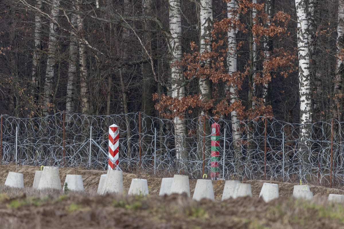 Вид на участок укреплений «Восточный щит» на польско-российскую границе возле Дабровки, Польша, 30 ноября 2024 года. Фото: Wojtek Radwanski / AFP / Scanpix / LETA