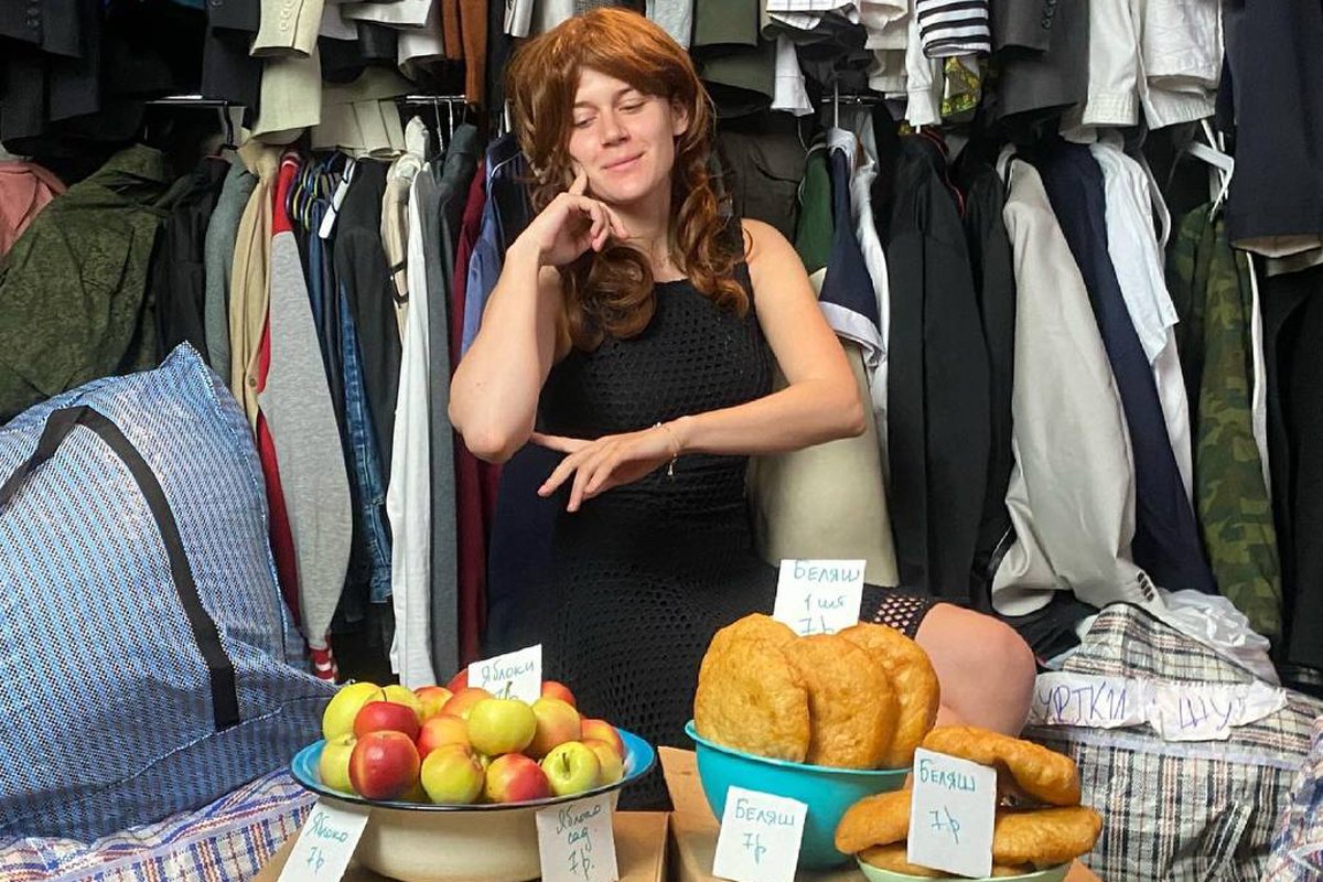 Ксения Дукалис на съемках эпизода «Who is мы», апрель 2022 года. Фото: @dukaliti / Telegram