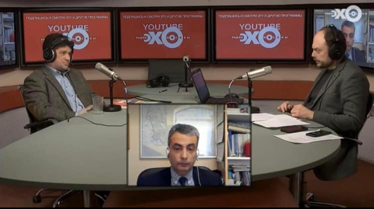 Вадим Прохоров, Лев Шлосберг и Владимир Кара-Мурза в эфире «Эхо Москвы». Фото: скрин видео